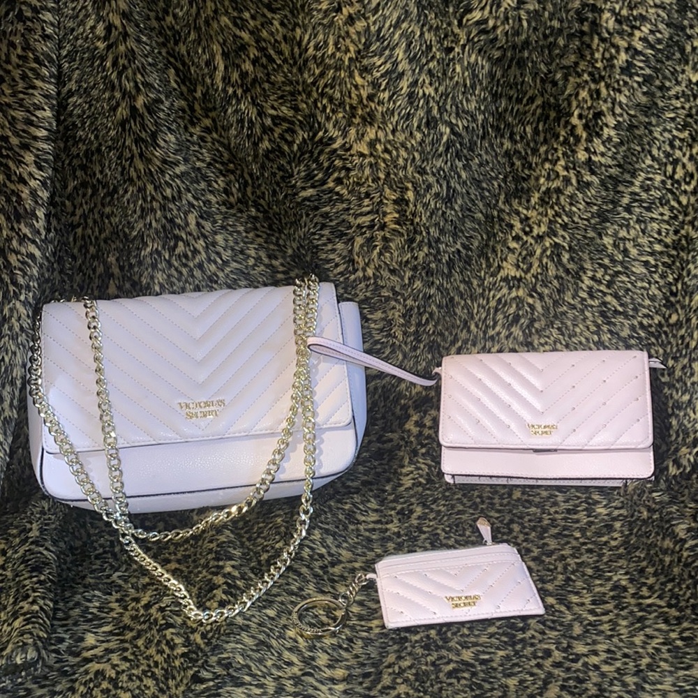 Victoria’s Secret Pebbled V-Quilt Shoulder Bag KeychainCard Case and Tech Clutch